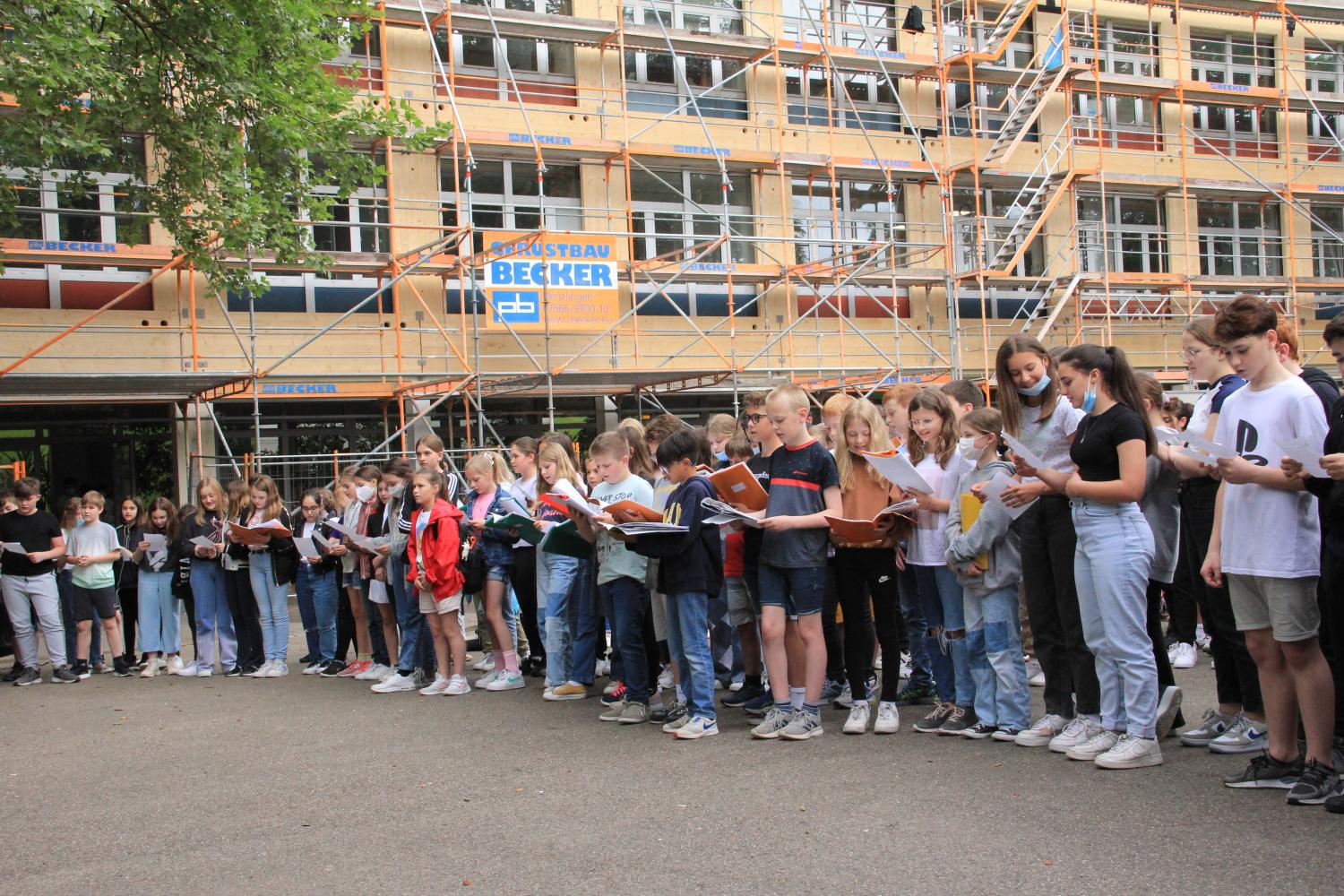 Schulen setzen Zeichen für Frieden MaxPlanck Gymnasium