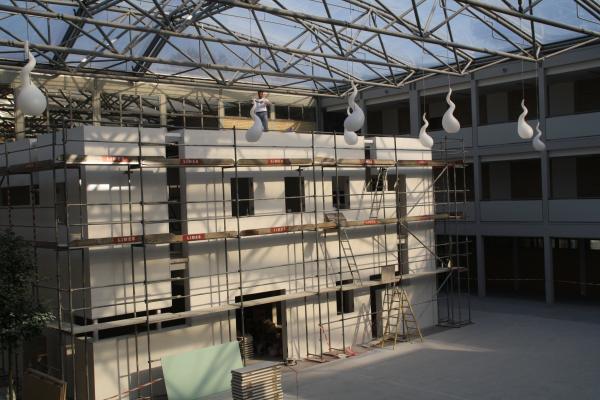 Kubus mit Bibliothek
